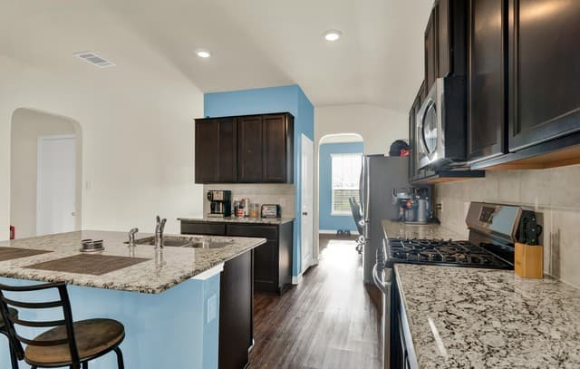 6437  Hoffman Plain, San Antonio, TX 78252 — photo 10