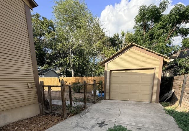 305  Barrera St, San Antonio, TX 78210 — photo 9