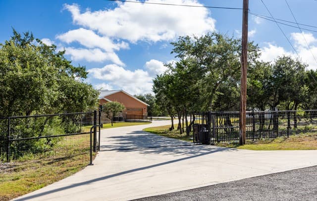 114  County Road 2729, Mico, TX 78056 — photo 6