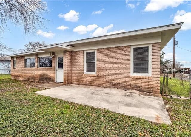 602  C Street, Floresville, TX 78114 — photo 12