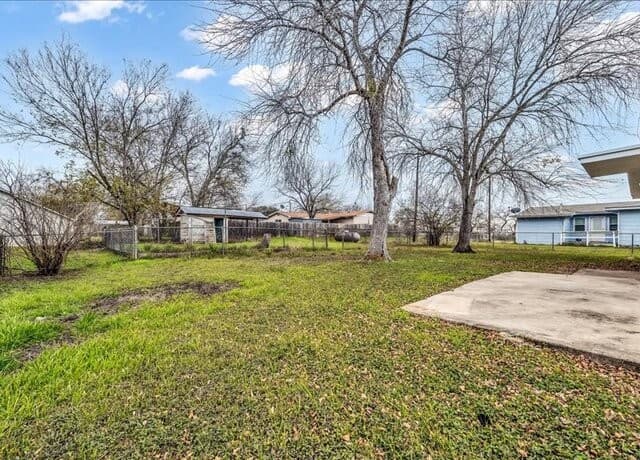 602  C Street, Floresville, TX 78114 — photo 13