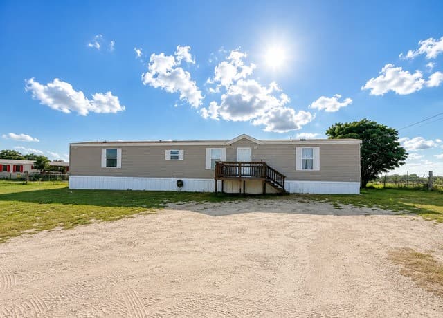 4814  Young Oak, Elmendorf, TX 78112 — photo 4