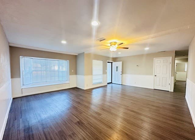 10806  Lazy Oaks Dr, San Antonio, TX 78217 — photo 3