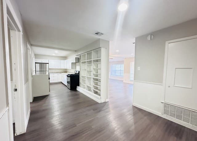 10806  Lazy Oaks Dr, San Antonio, TX 78217 — photo 5
