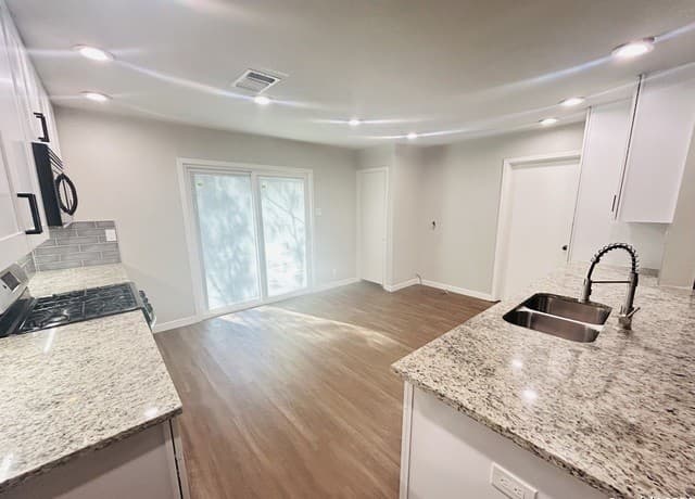2914  Greenacres, San Antonio, TX 78230 — photo 4