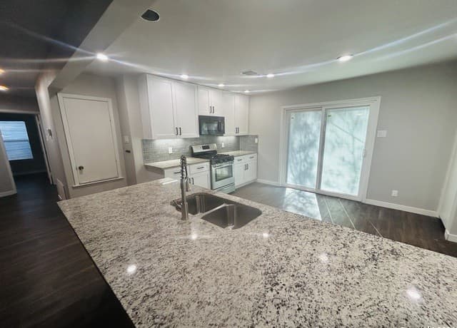 2914  Greenacres, San Antonio, TX 78230 — photo 6
