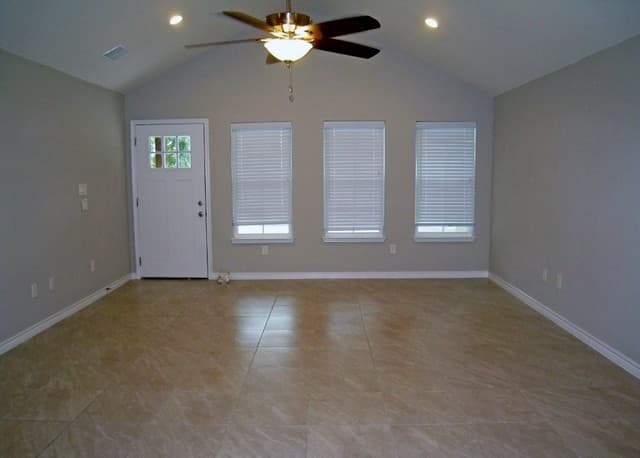 1229  Bob White Dr, Spring Branch, TX 78070 — photo 3