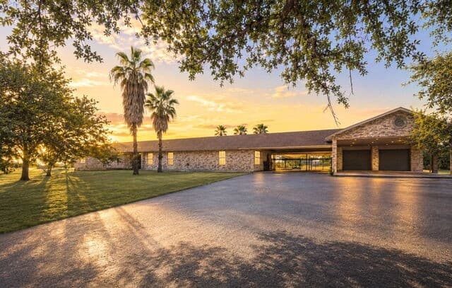 446  Quail Hollow, Adkins, TX 78101