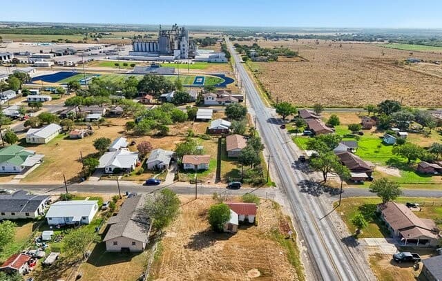 101 N Mcdaniel St, Poth, TX 78147 — photo 12