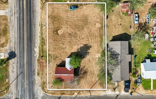 101 N Mcdaniel St, Poth, TX 78147 — photo 2