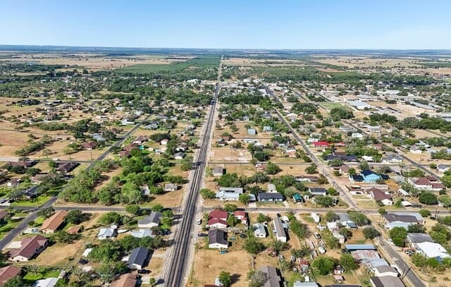 101 N Mcdaniel St, Poth, TX 78147 — photo 6