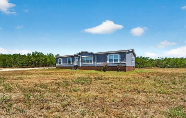3660  Bluntzer Rd, Jourdanton, TX 78026 — photo 2