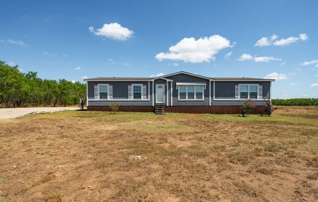 3660  Bluntzer Rd, Jourdanton, TX 78026 — photo 4