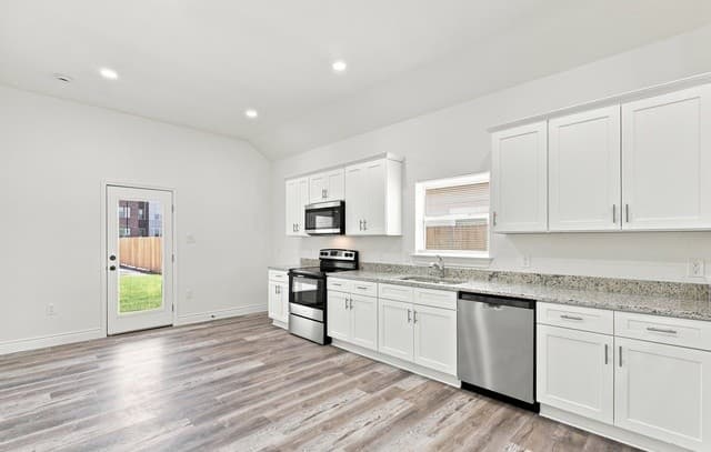 6018  Waycross Ln, San Antonio, TX 78220 — photo 2