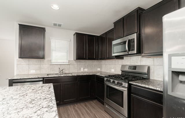 2611  Barbwire Way, San Antonio, TX 78244 — photo 6