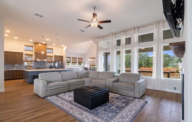130  Piper St, Castroville, TX 78009 — photo 10