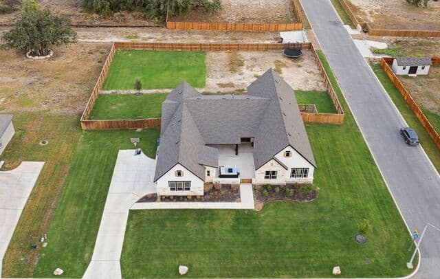 130  Piper St, Castroville, TX 78009 — photo 2