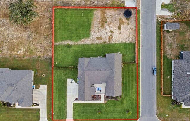 130  Piper St, Castroville, TX 78009 — photo 3