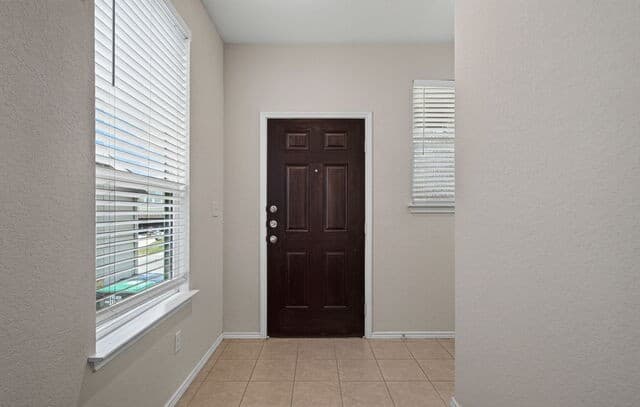 10334  Gibbons Crk, San Antonio, TX 78252 — photo 4