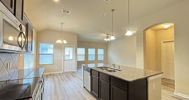 11226  Camp Creek Trl, San Antonio, TX 78245 — photo 8