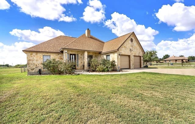 101  Hickory Run, La Vernia, TX 78121 — photo 2