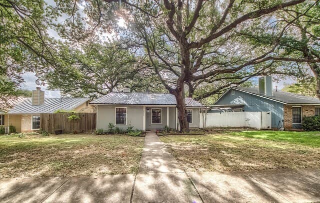 2210  Knights Wood, San Antonio, TX 78231 — photo 3