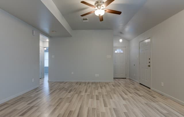 6626  Woodstock, San Antonio, TX 78223 — photo 4