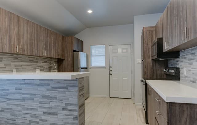 6626  Woodstock, San Antonio, TX 78223 — photo 6