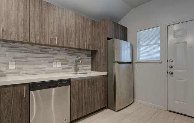 6626  Woodstock, San Antonio, TX 78223 — photo 7