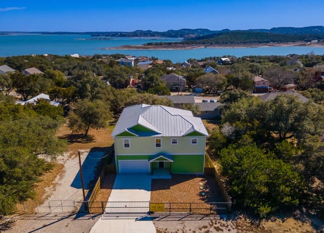 1385  Riviera Dr, Canyon Lake, TX 78133 — photo 2
