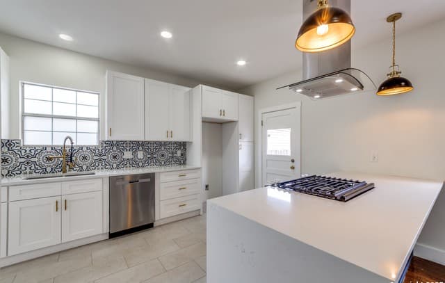 2007 W Mistletoe Ave, San Antonio, TX 78201 — photo 4