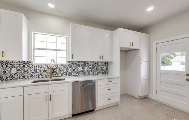 2007 W Mistletoe Ave, San Antonio, TX 78201 — photo 6