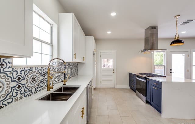 2007 W Mistletoe Ave, San Antonio, TX 78201 — photo 7