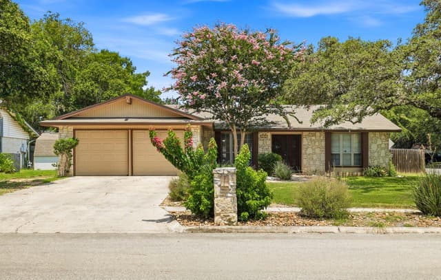 6103  Pecan Trail St
