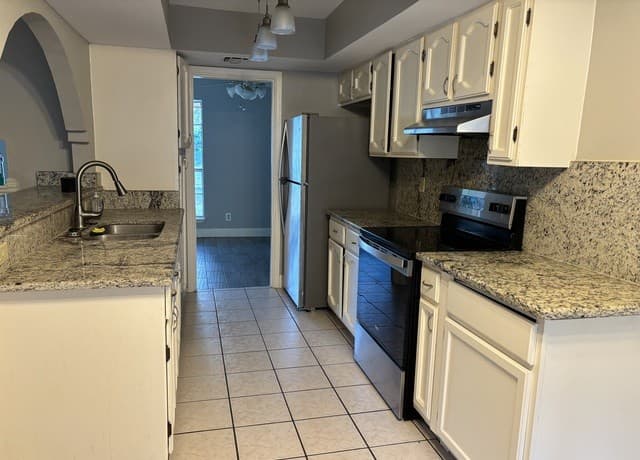 6850  Mickey Mantle Dr, San Antonio, TX 78240 — photo 3