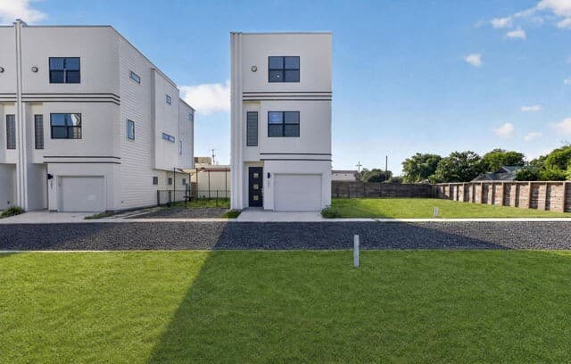 1735 W Gramercy Pl Unit 201