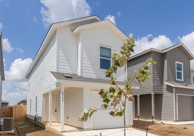 6749  Marble Rdg, Elmendorf, TX 78112 — photo 2