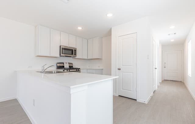 6749  Marble Rdg, Elmendorf, TX 78112 — photo 7
