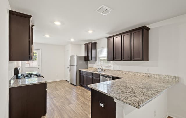 15214  Harbor Lndg, Von Ormy, TX 78073 — photo 4