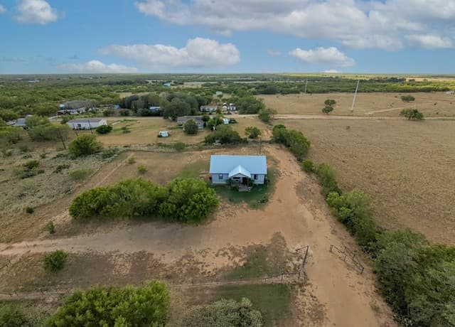 675  County Rd 1629, Moore, TX 78057 — photo 12