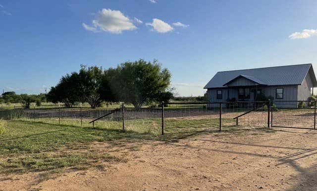 675  County Rd 1629, Moore, TX 78057 — photo 9