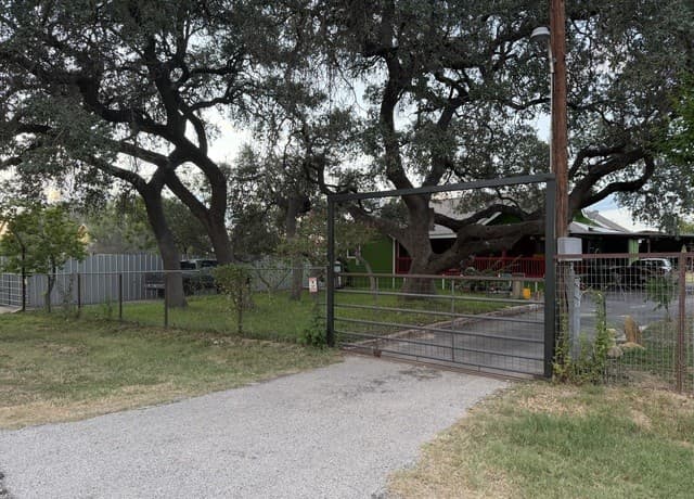 2366  Royal Oaks, Poteet, TX 78065 — photo 24