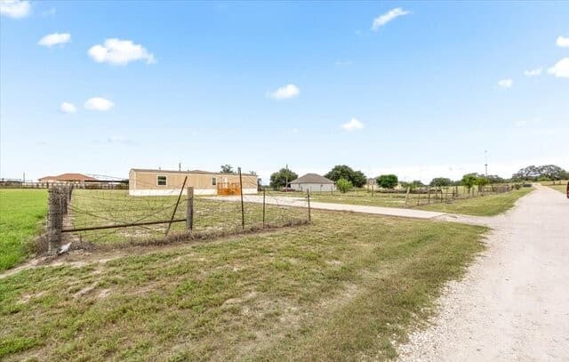 122  Amber Ln, Poteet, TX 78065 — photo 4