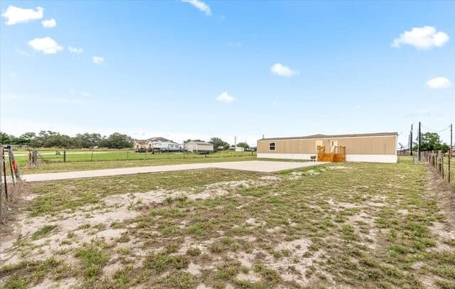 122  Amber Ln, Poteet, TX 78065 — photo 5
