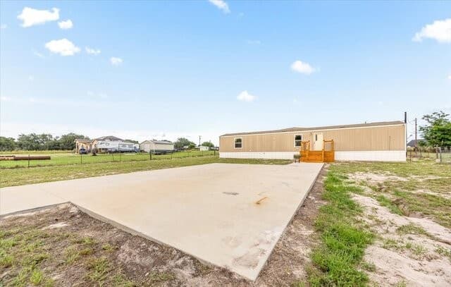 122  Amber Ln, Poteet, TX 78065 — photo 6