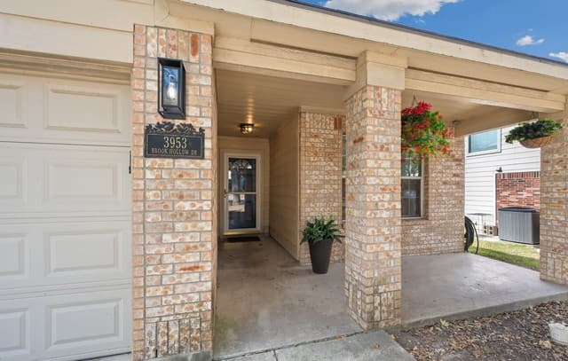 3953  Brook Hollow Dr, Schertz, TX 78154 — photo 3