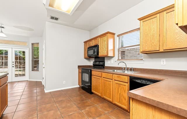 13506  Topaz Lk, Helotes, TX 78023 — photo 5