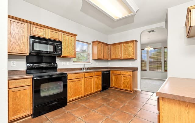 13506  Topaz Lk, Helotes, TX 78023 — photo 6
