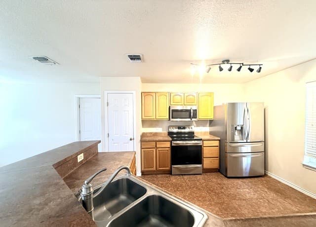 116  Palomino Trail, Natalia, TX 78059 — photo 10