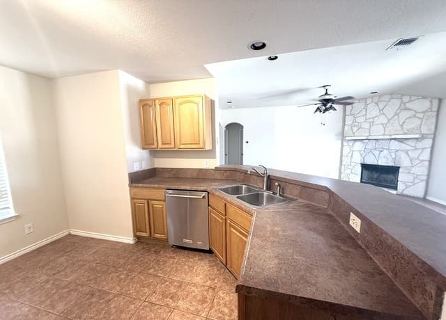 116  Palomino Trail, Natalia, TX 78059 — photo 7